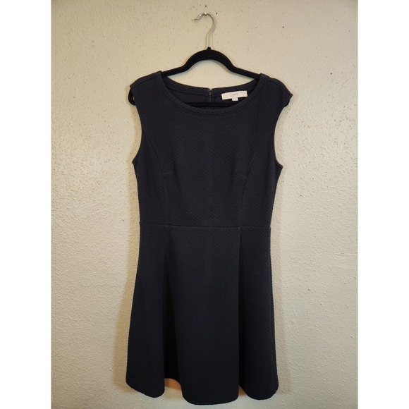 LOFT Dresses & Skirts - LOFT Womens 8 Black Fit & Flare Dress Textured Sleeveless Round Neck LBD